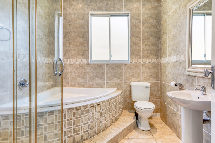 2 Bedroom Property for Sale in Green Point Western Cape